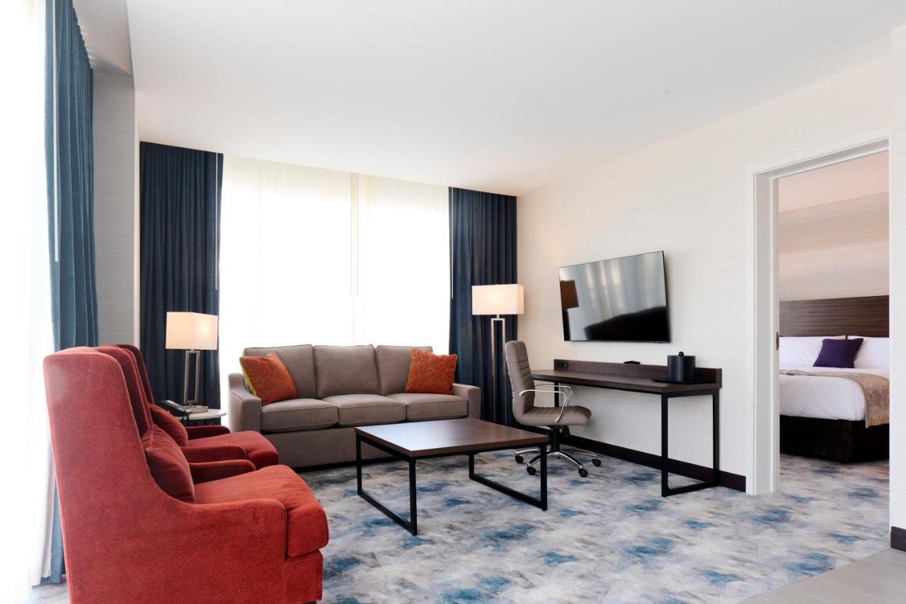 Corner King Suite