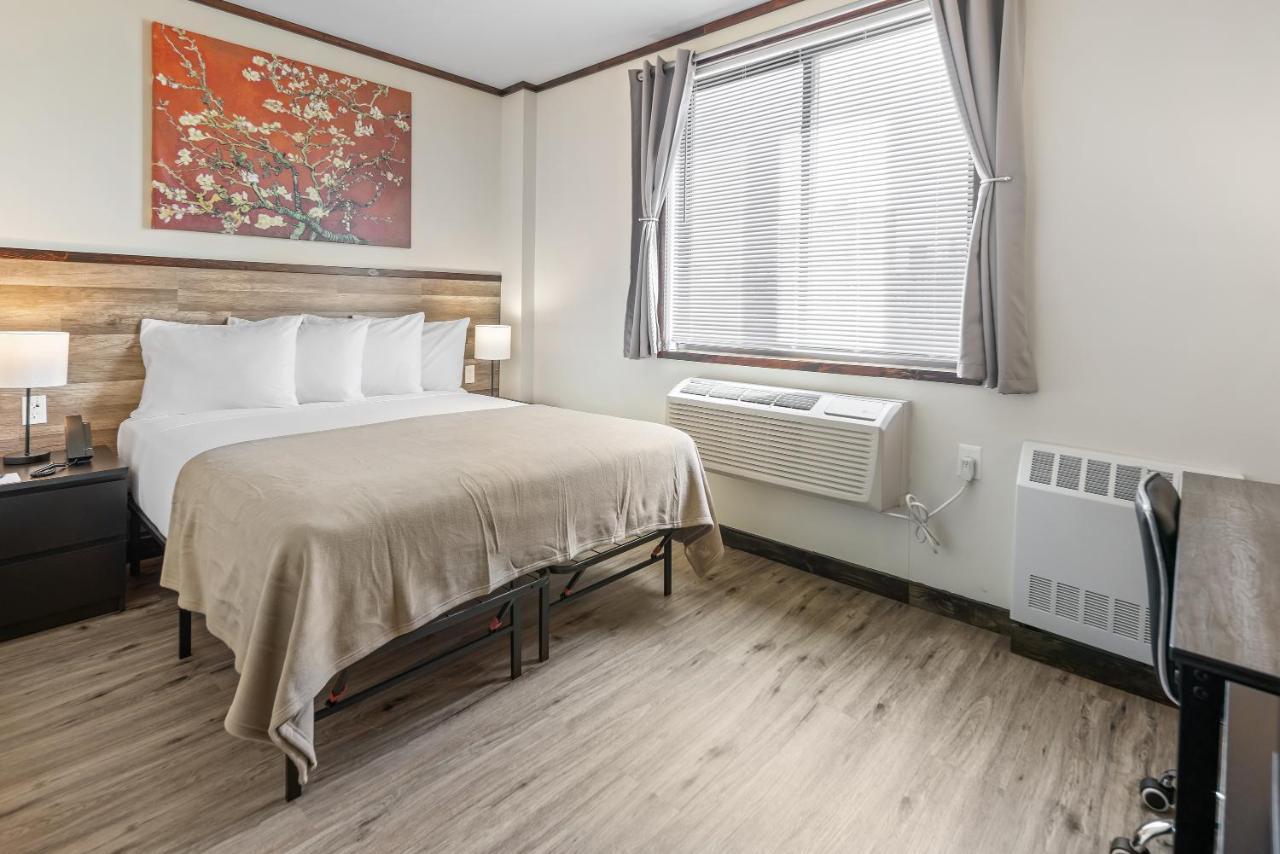 Habitación con cama grande