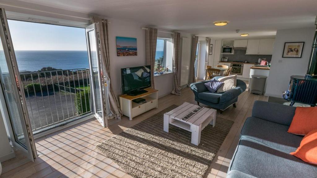 Two-Bedroom Apartment,1469689598:JPEG