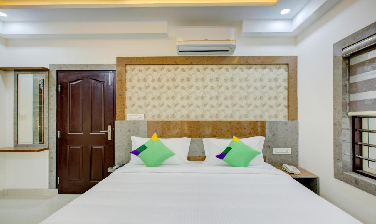 Superior Room With Living Area & Balcony