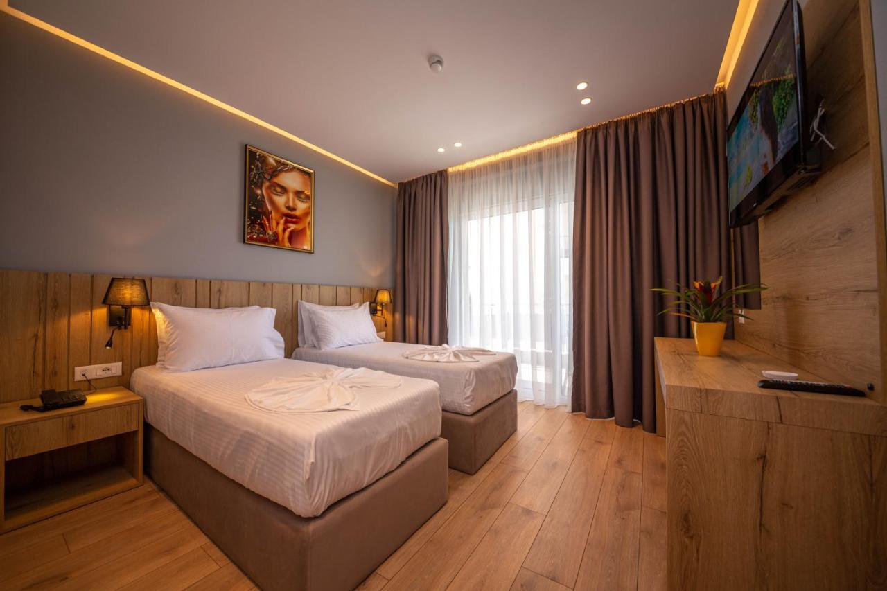 Habitación Doble Deluxe con balcón y vistas laterales al mar - 1 o 2 camas