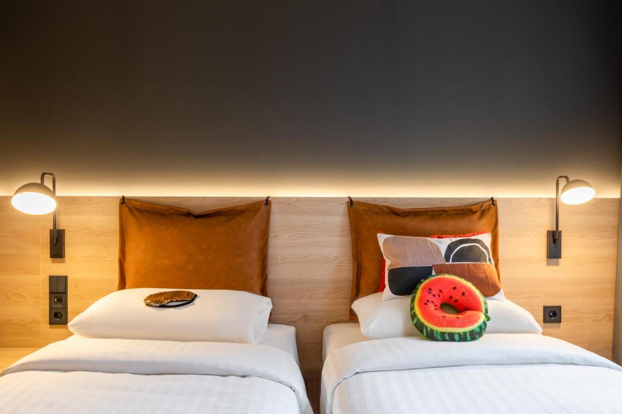 Moxy Twin Room