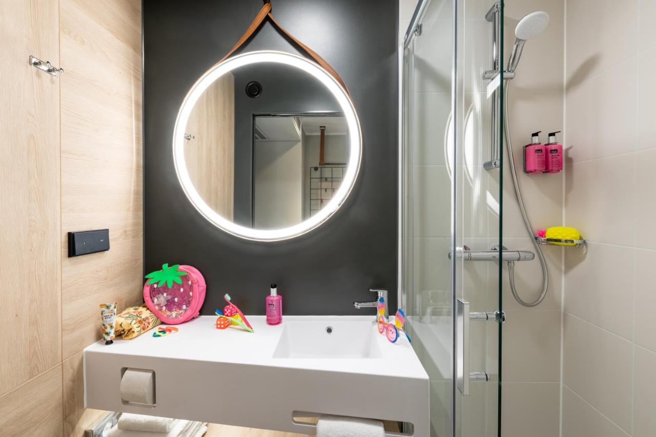 Moxy Twin Room