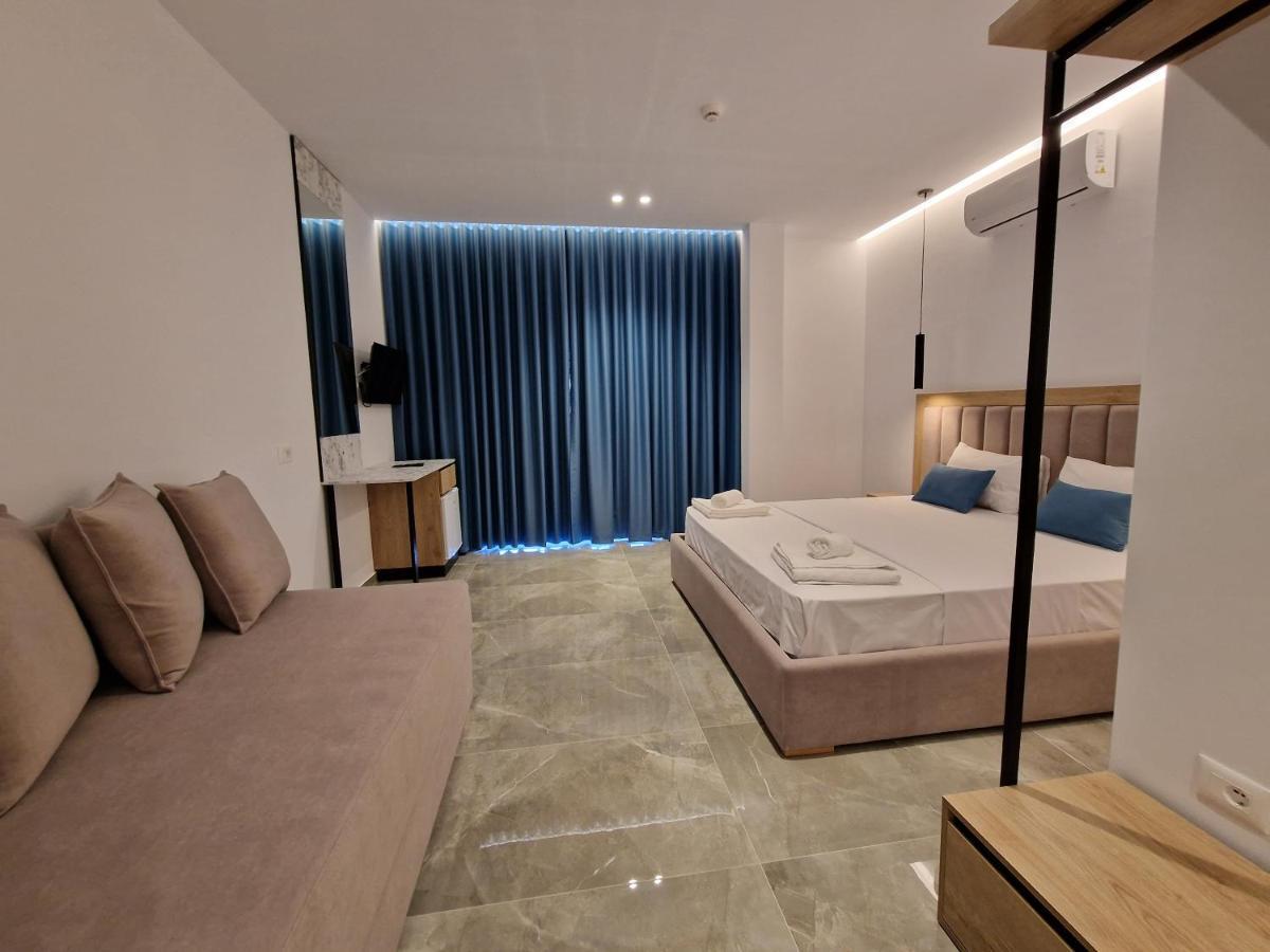Deluxe Driepersoonskamer met Uitzicht op het Zwembad