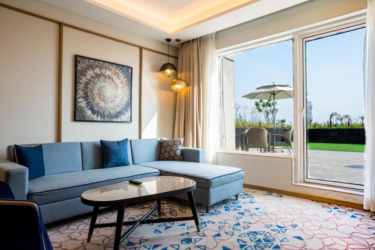 One-Bedroom Suite with Balcony