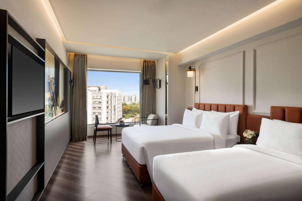Hollywood Queen Room with Queen and Twin Bed - 15% Discount Food & Beverages