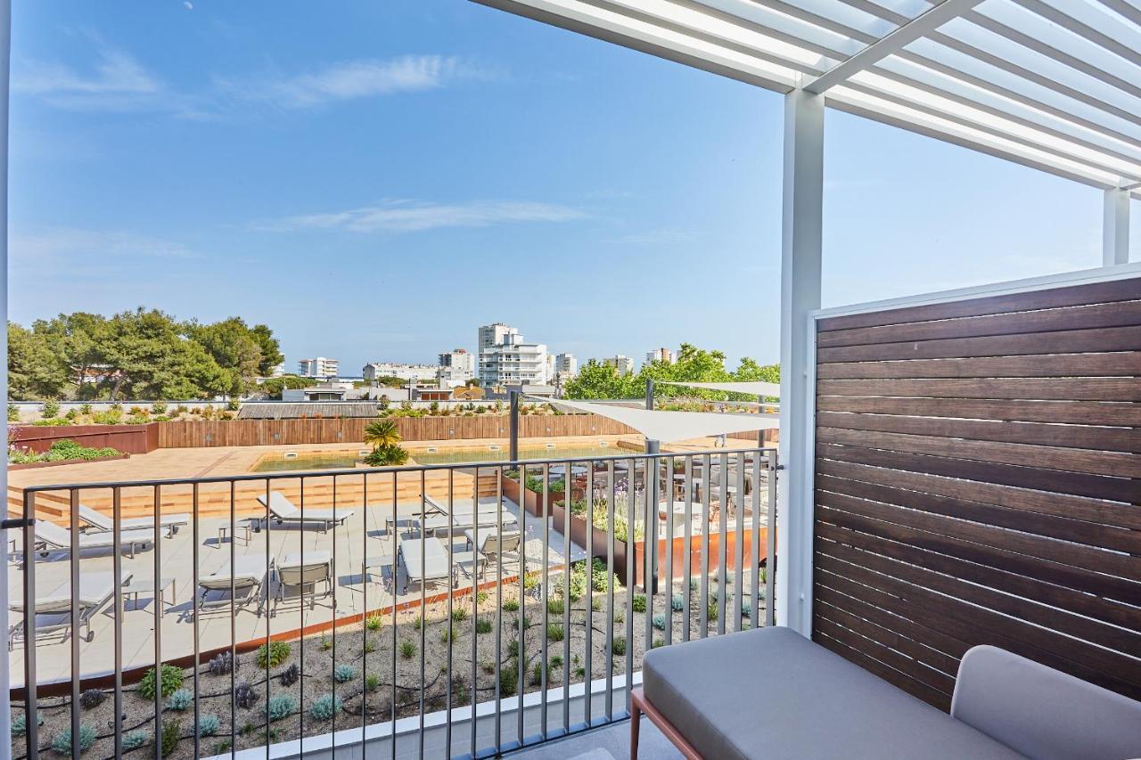 Chambre Double ou Lits Jumeaux - Vue sur Piscine