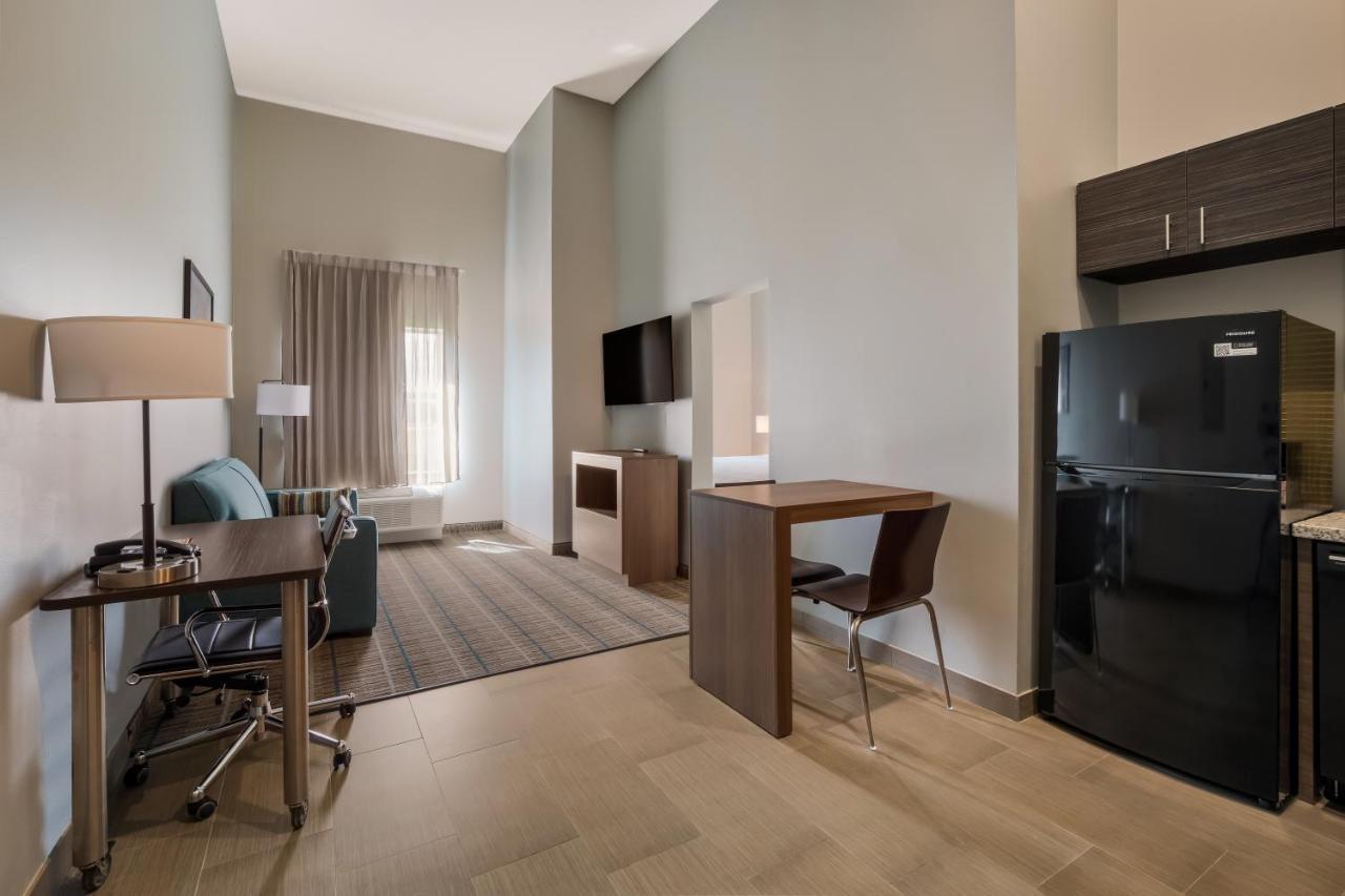 Presidential King Suite with Full Kitchenette - Non-Smoking