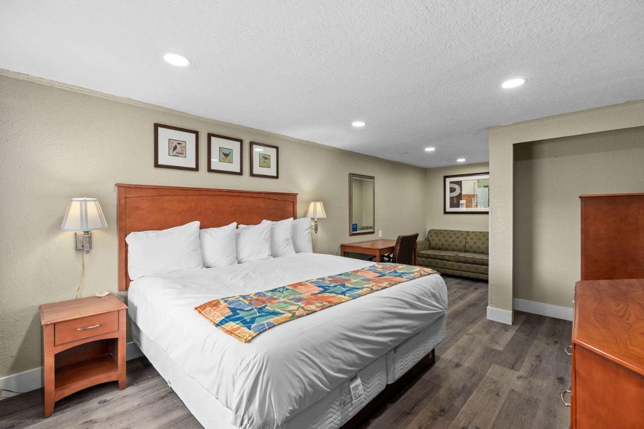 King Room - Non-Smoking