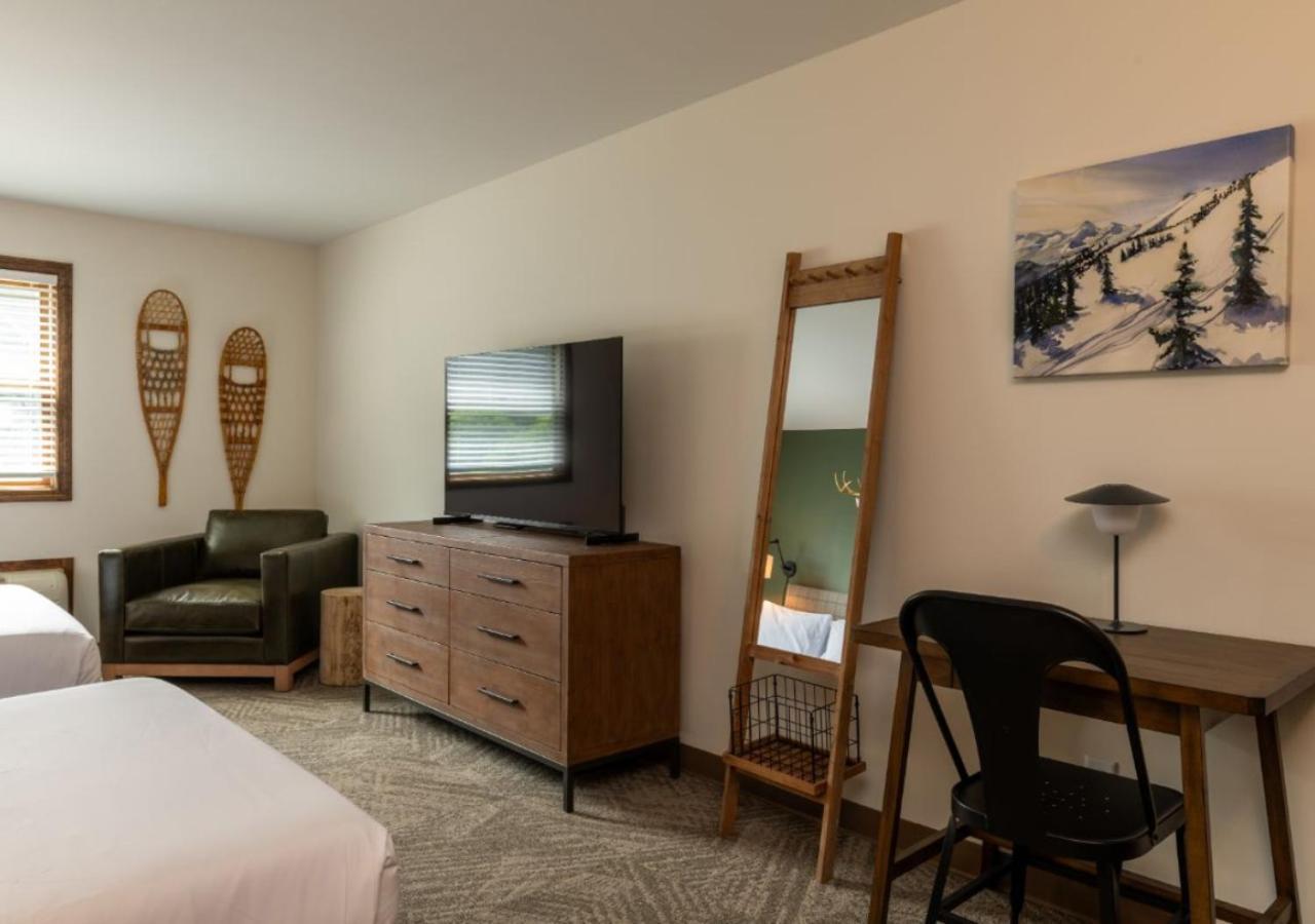Deluxe Queen Suite