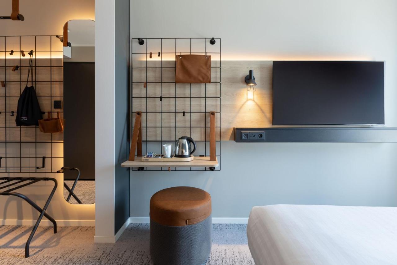 Moxy Twin Room