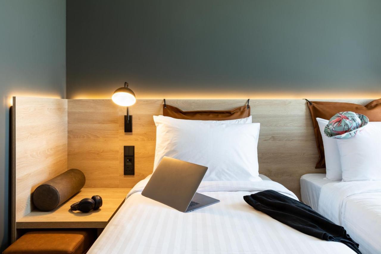 Moxy Twin Room