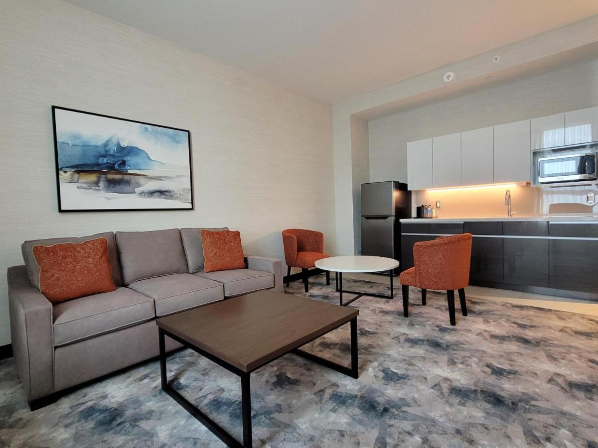 Corner King Suite