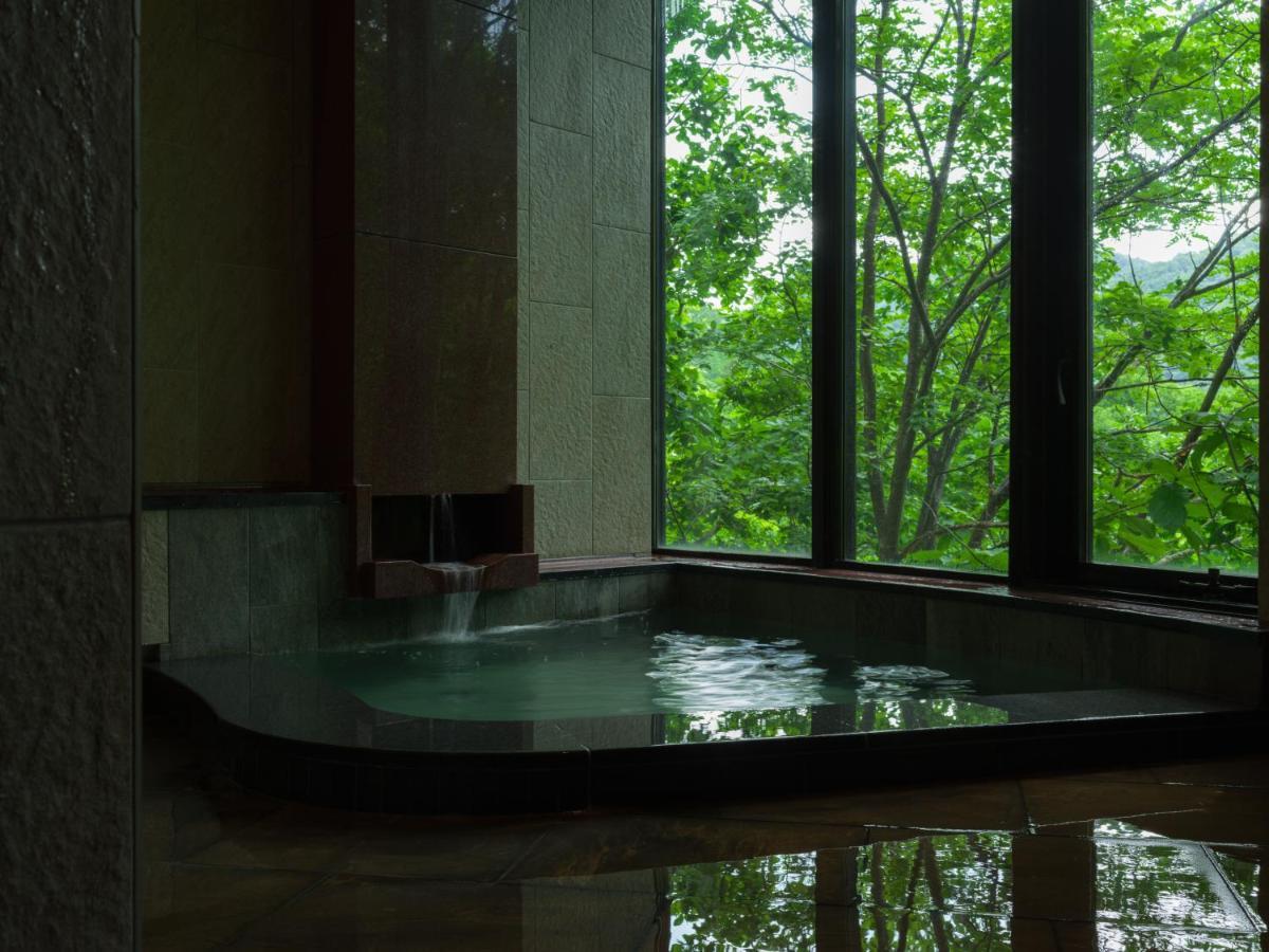 201 Panorama Suite with View bath - Non Smoking