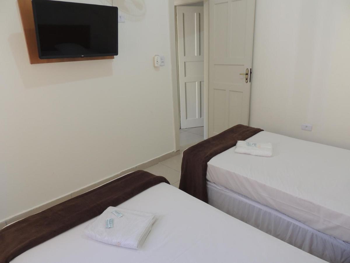 Quarto com 2 Camas de Solteiro