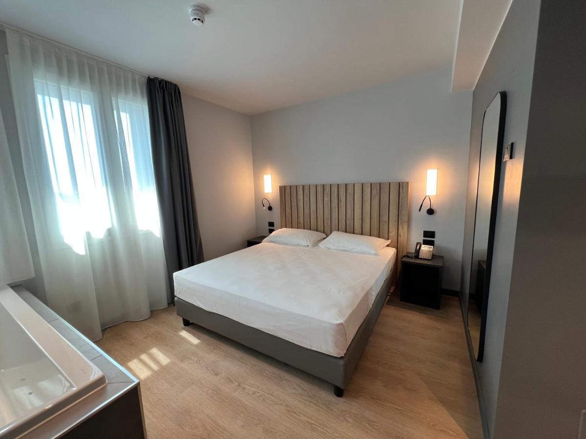 King Room with Spa Bath