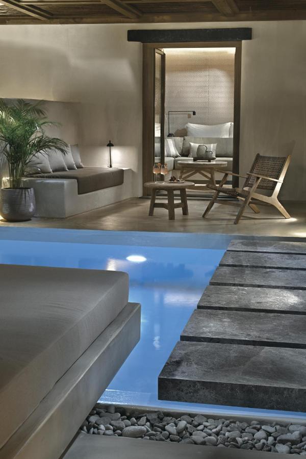 Aeon Suite mit Blick ins Landesinnere und eigenem Pool
