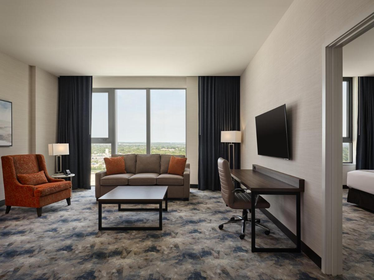 Corner King Suite