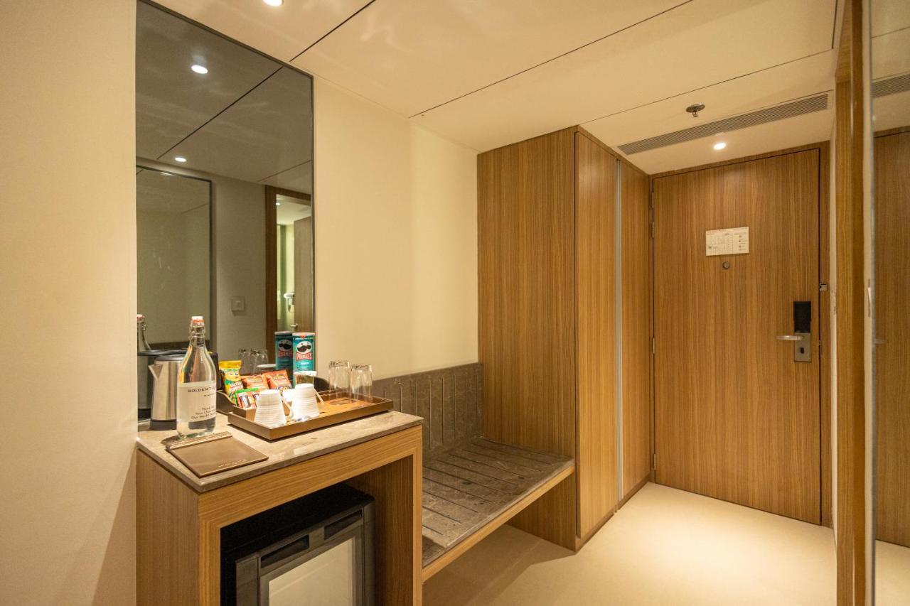 Deluxe room - 1 Double Bed - 10% off on One-way Airport Transfer