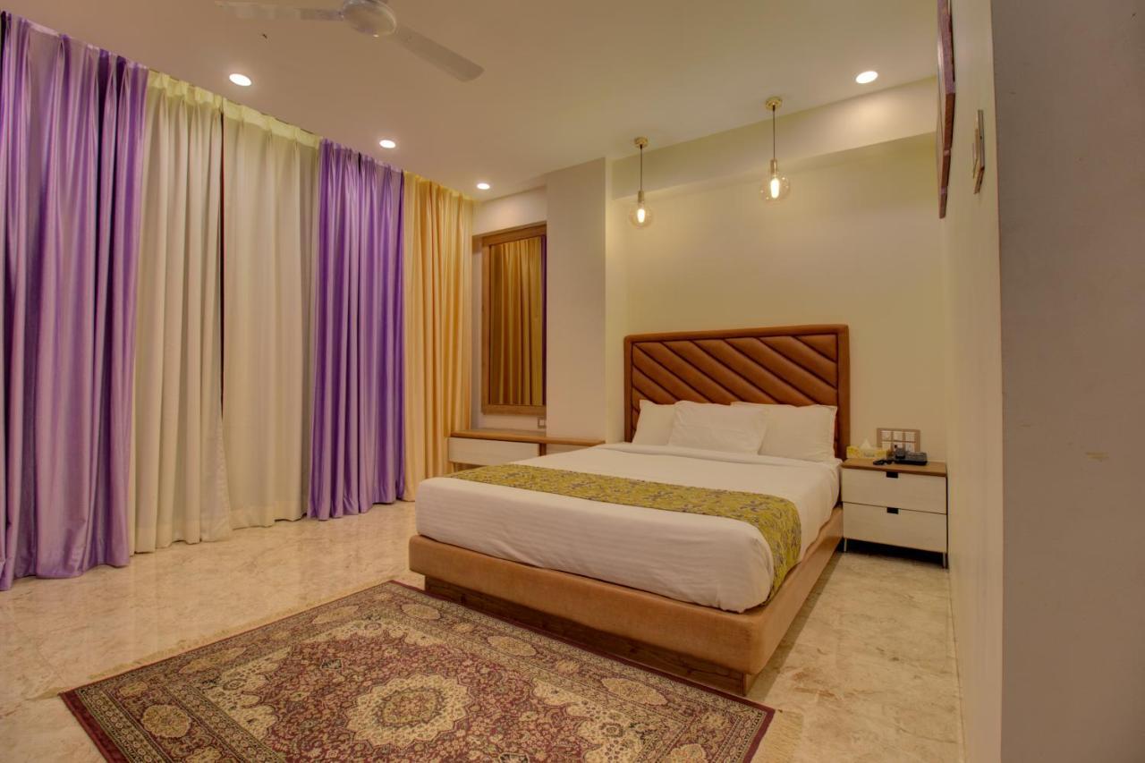 Deluxe Queen Room