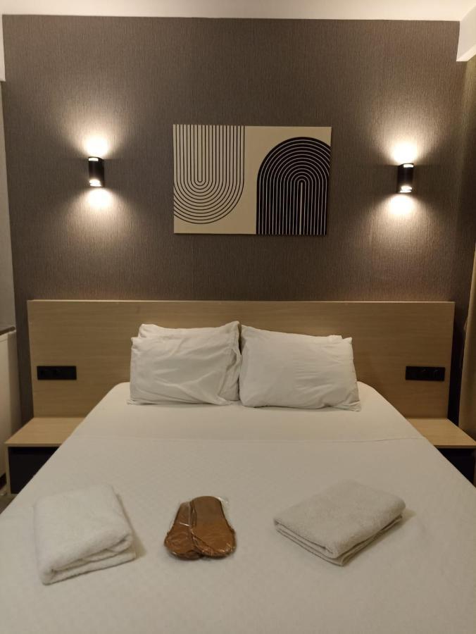 Deluxe Double Room (2 Adults + 1 Child),1521804445:JPEG