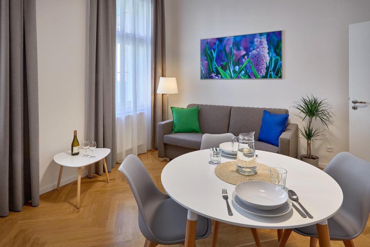 One-Bedroom Apartment,1477776169:JPEG