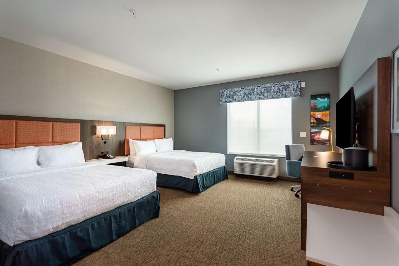 Queen Room with Two Queen Beds and Bath Tub - Mobility Access