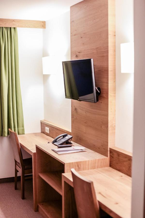 Doppel- oder Zweibettzimmer