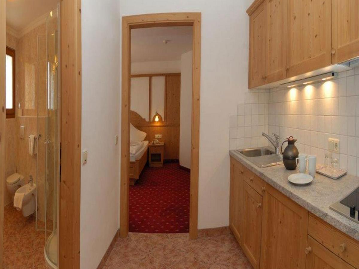 Family Room (2 Adults + 2 Children)