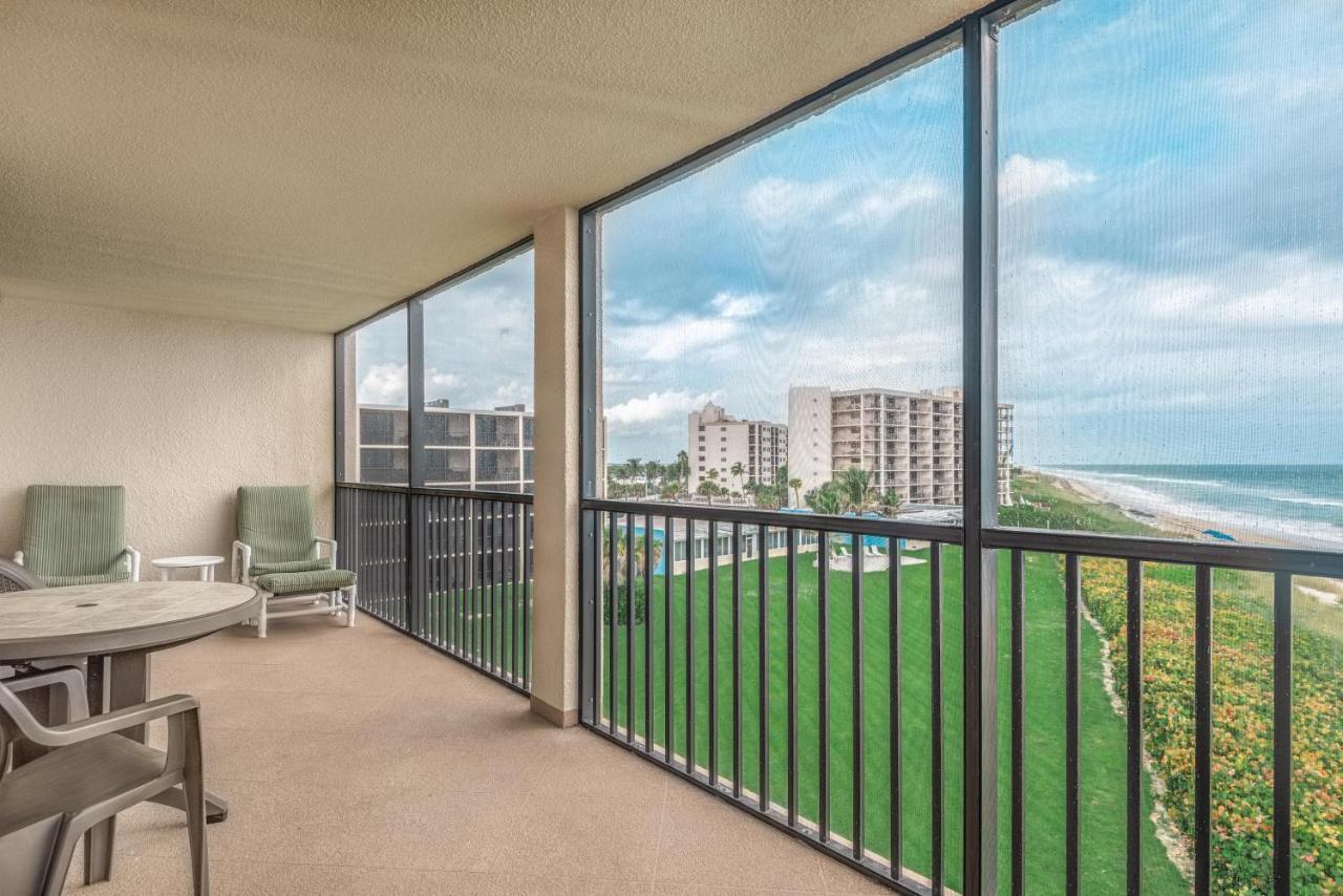 Two-Bedroom Apartment with Ocean View and Balcony