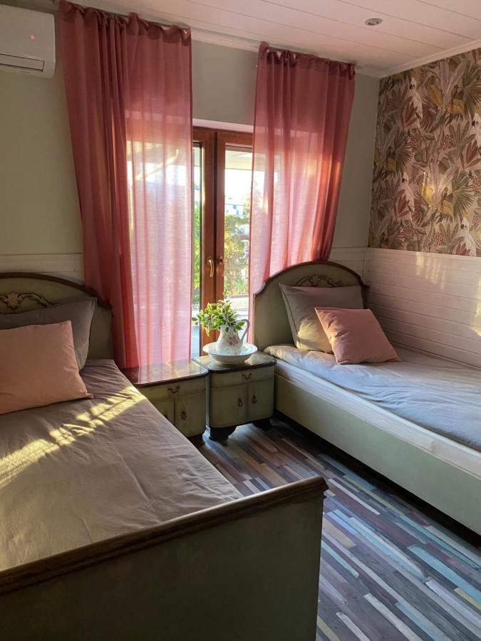 Kleines Doppel-/Zweibettzimmer