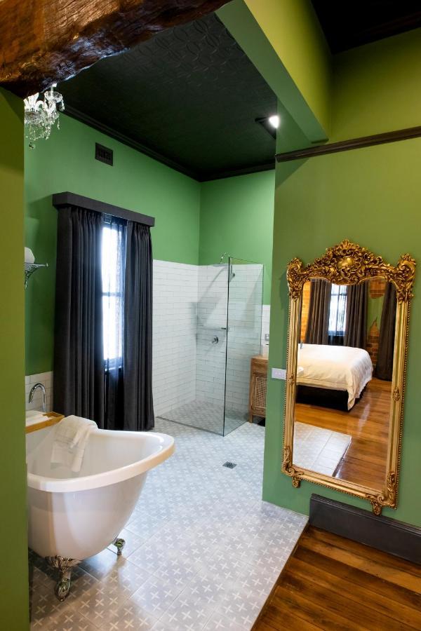 Deluxe King Suite