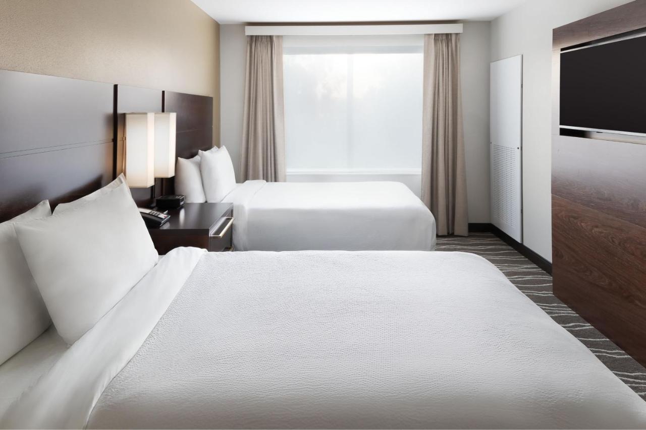 One-Bedroom Suite with Two Queen Beds with Bath Tub and Sofa Bed