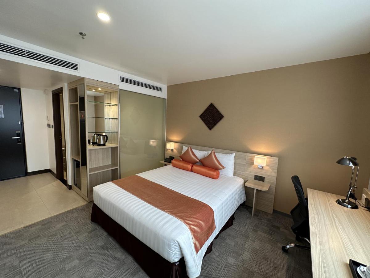 Standard Queen Room