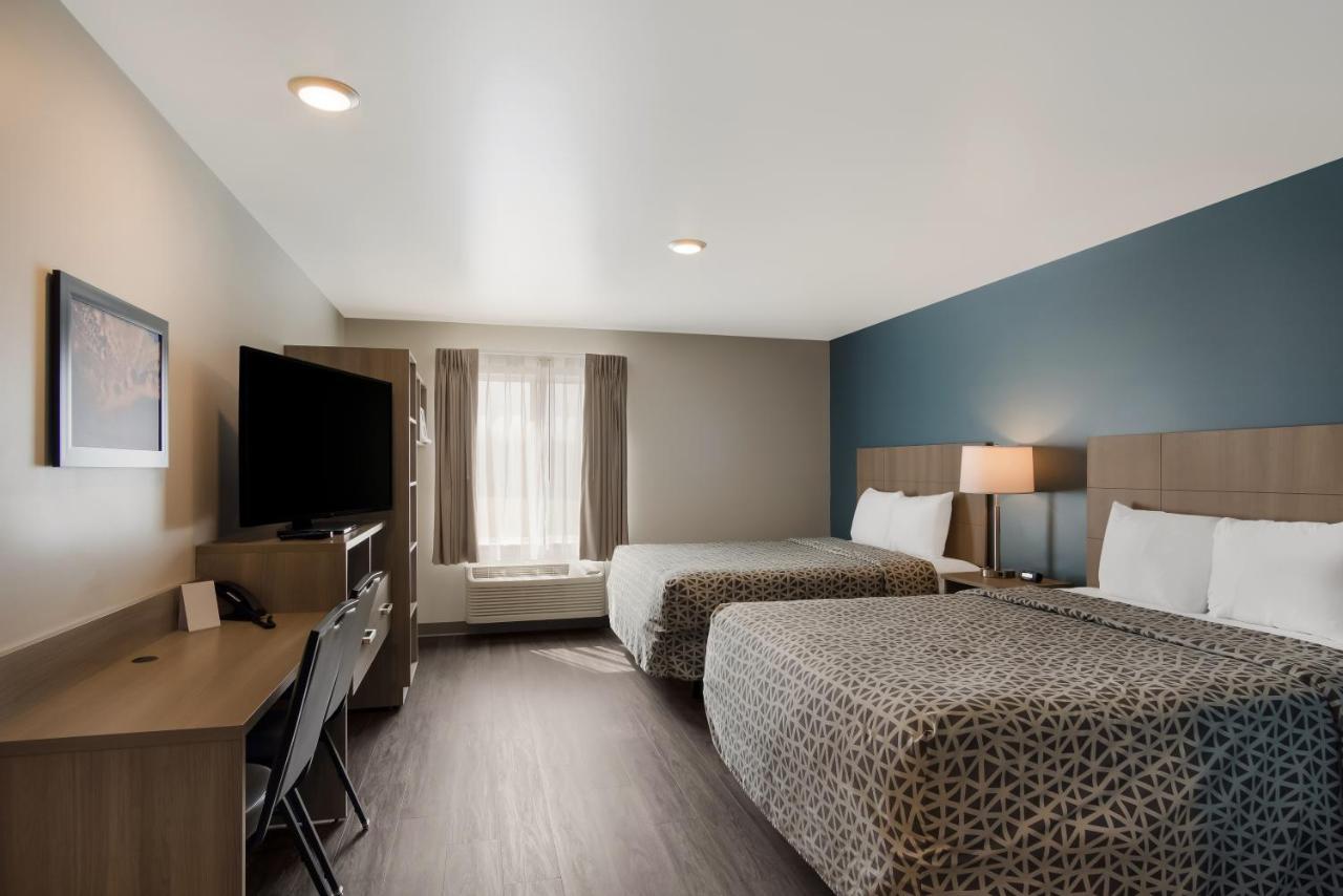 QUEEN SUITE TWO QUEEN BEDS W DISHWASHER (DISHES/COOKWARE INCLUDED)