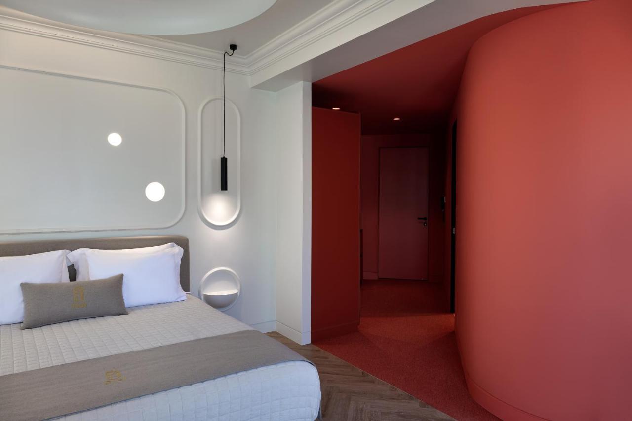 Executive Suite,1480880087:JPEG