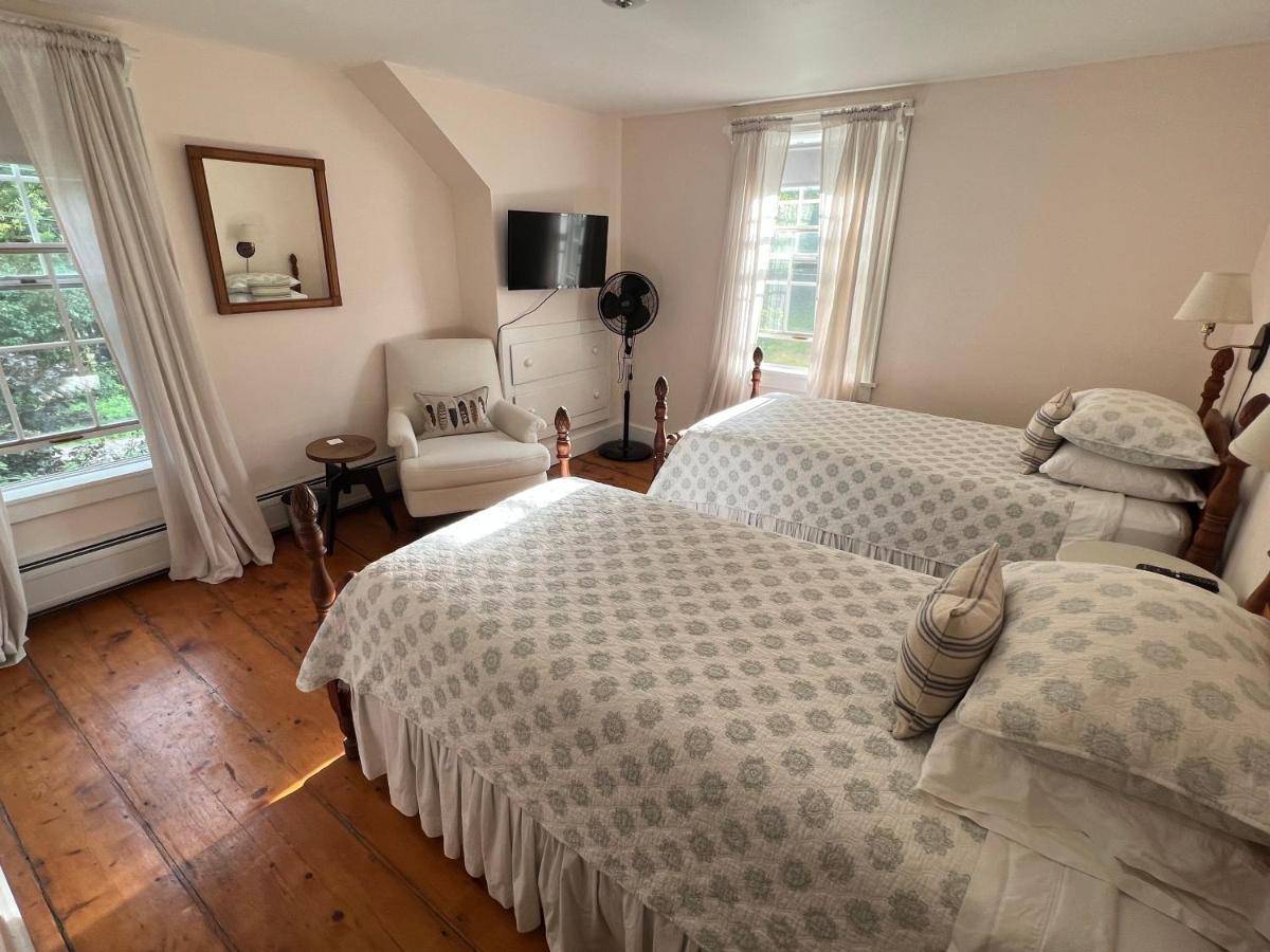 Twin Room with Mountain View
