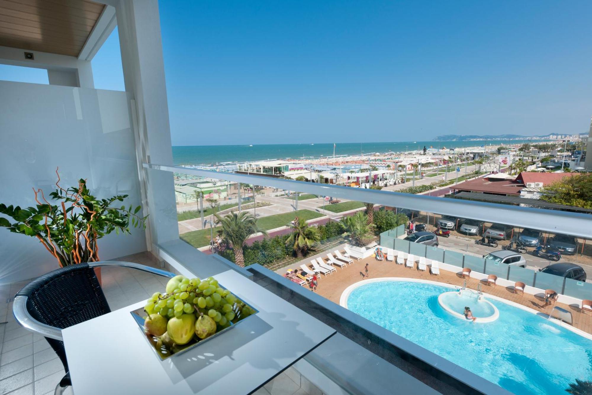 Superior Room Lateral Sea View