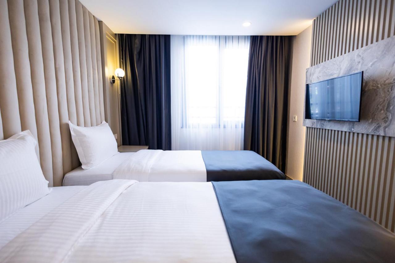 Twin Room,1483139282:JPEG