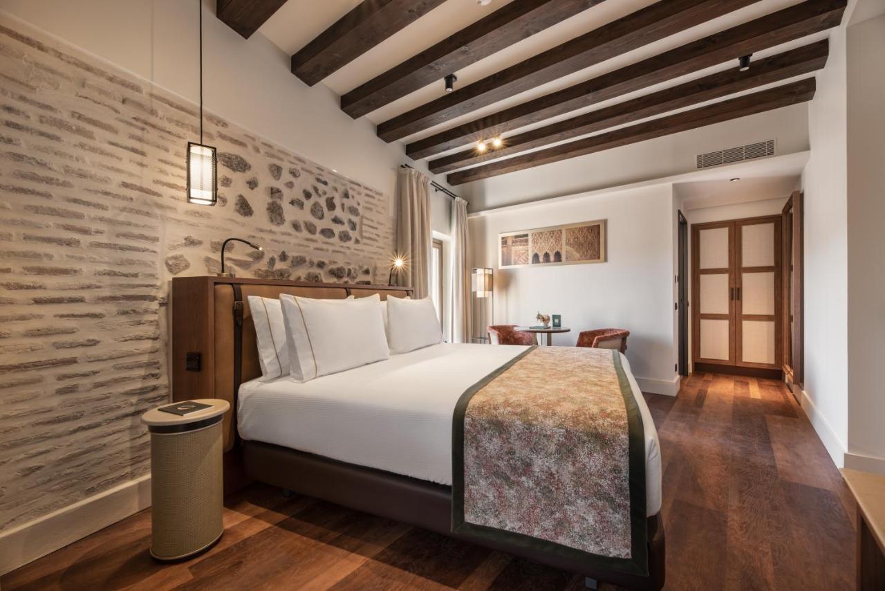 Deluxe Room with views