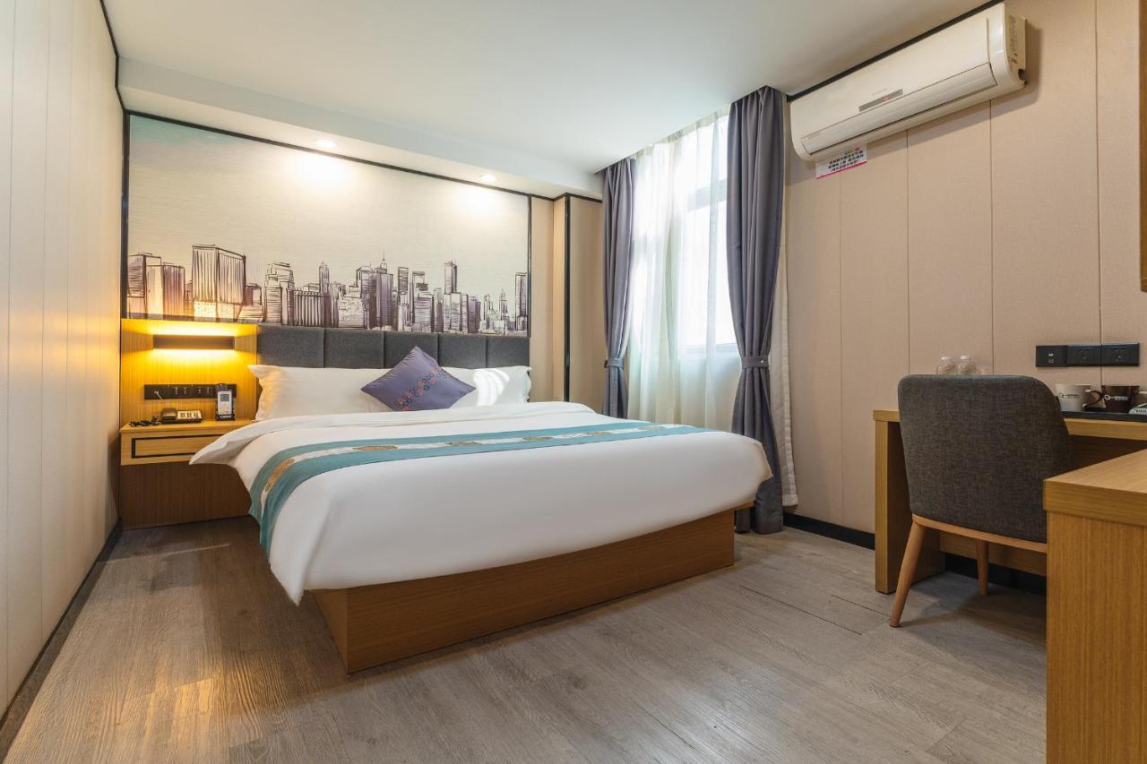 Deluxe Queen Room