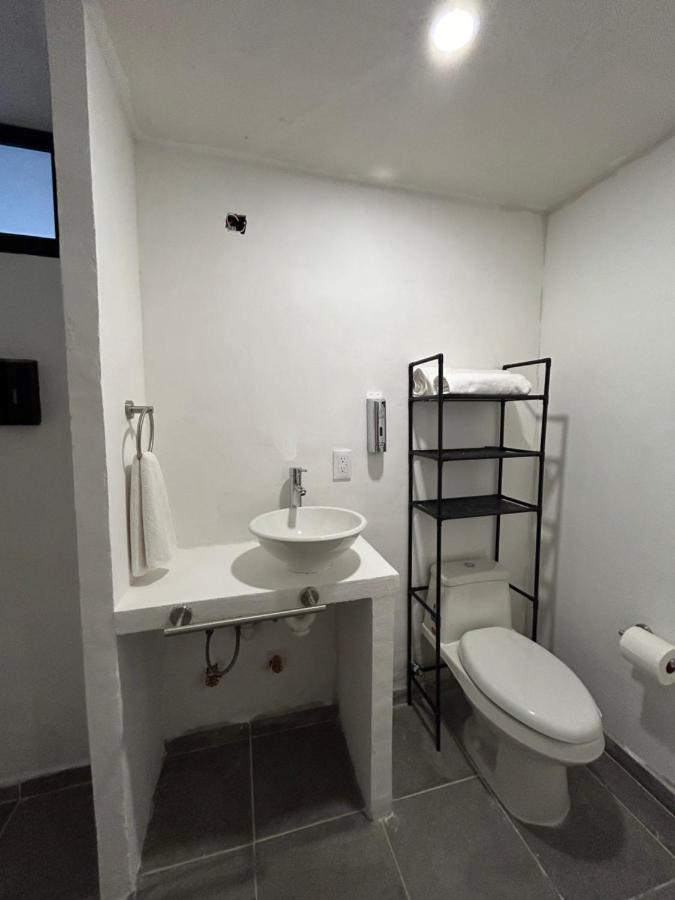 Habitación con cama grande