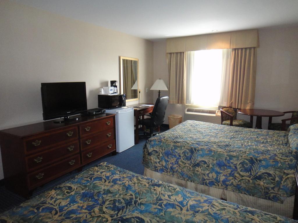 Queen Room with Two Queen Beds - Non-Smoking