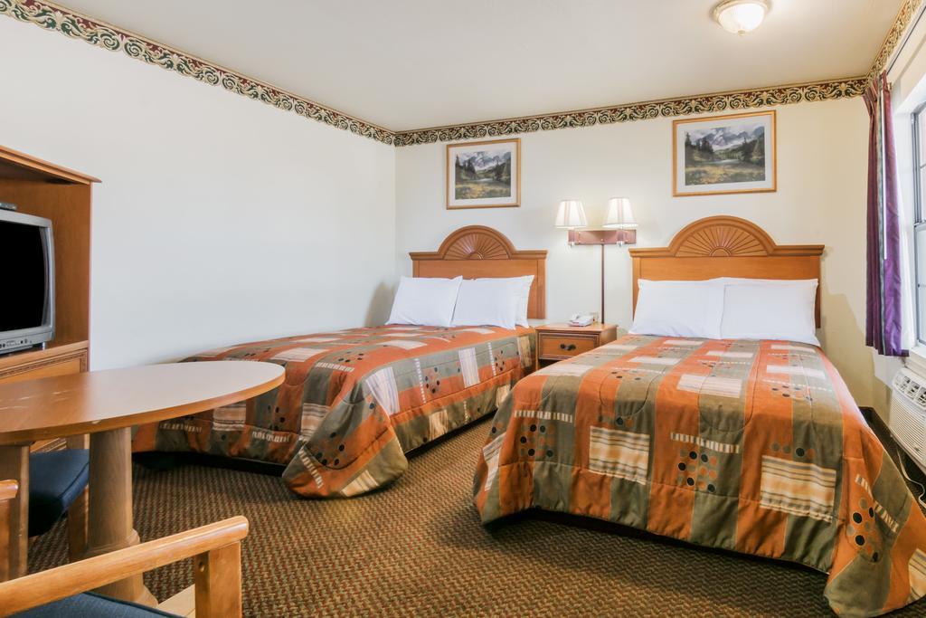 Double Room with Two Double Beds - Non-Smoking