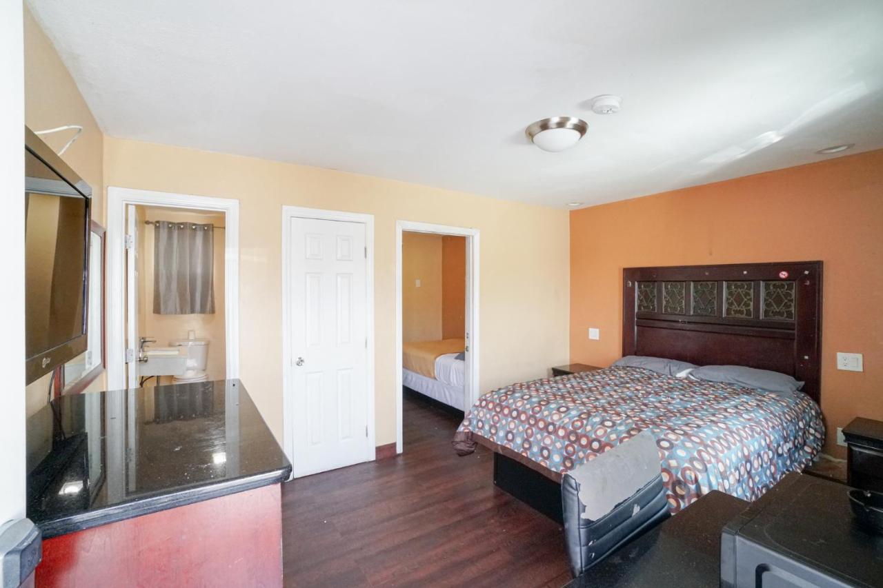 Standard Queen Room