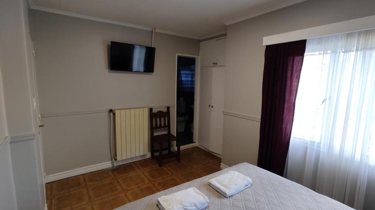 Habitación con cama grande