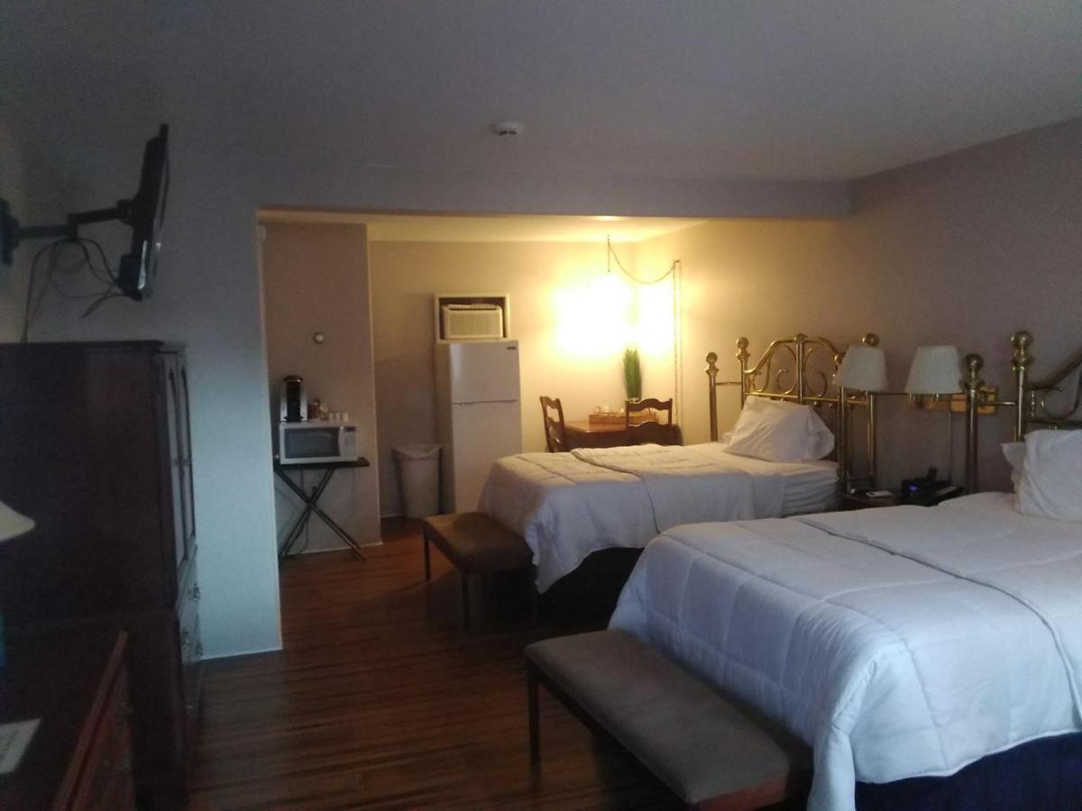 Deluxe Queen Room