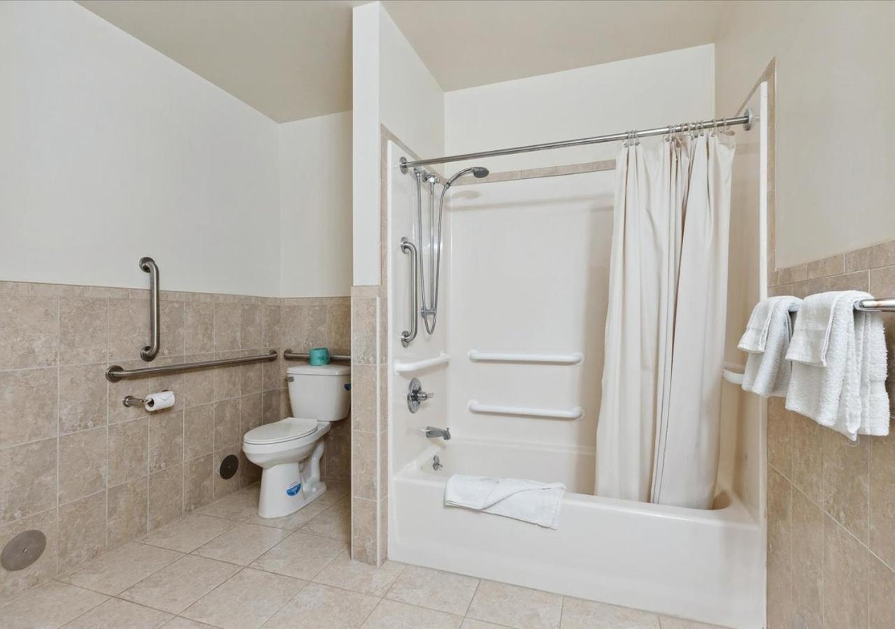 Queen Room - Disability Access
