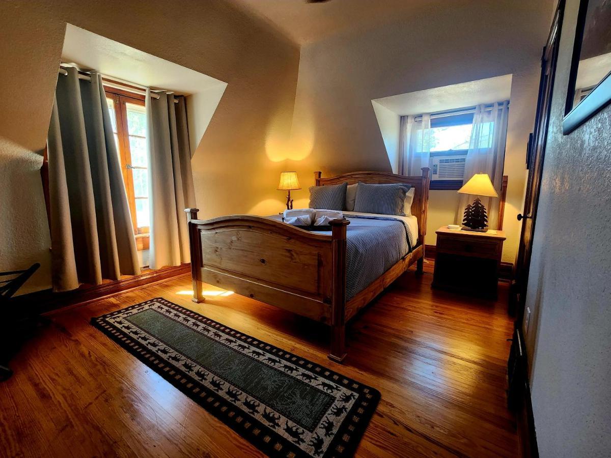 Queen Room with Garden View