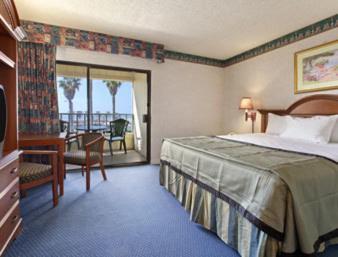 Deluxe King Room with Ocean view - Non-Smoking